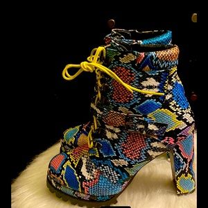 Cute Multi Color Snake Skin Booties 💙💚🖤